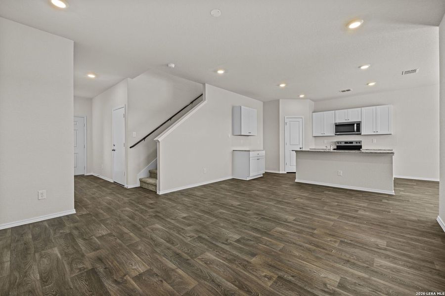 Spacious, unfurnished interior of a new home in Stonehill, San Antonio (Image 23).