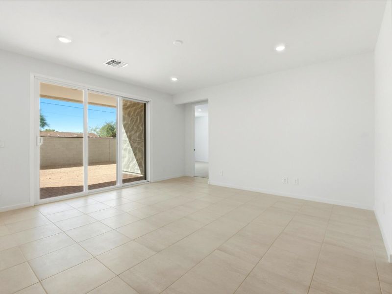 Spacious, unfurnished interior of a new home in Legacy Place, Glendale (Image 11).