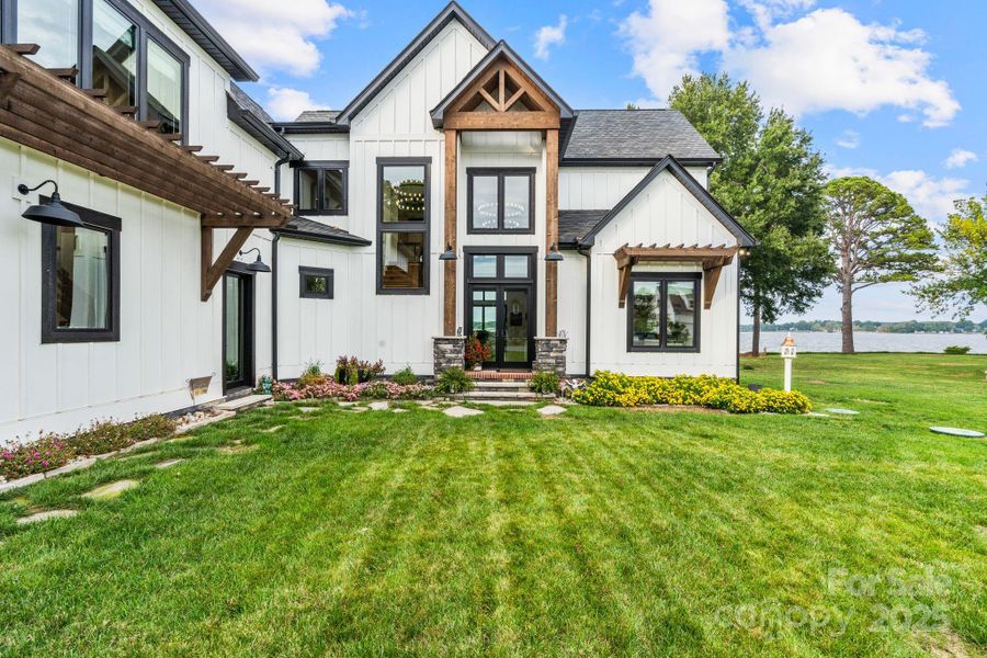 Modern design, rustic warmth, and breathtaking views Modern design, rustic warmth, and breathtaking views