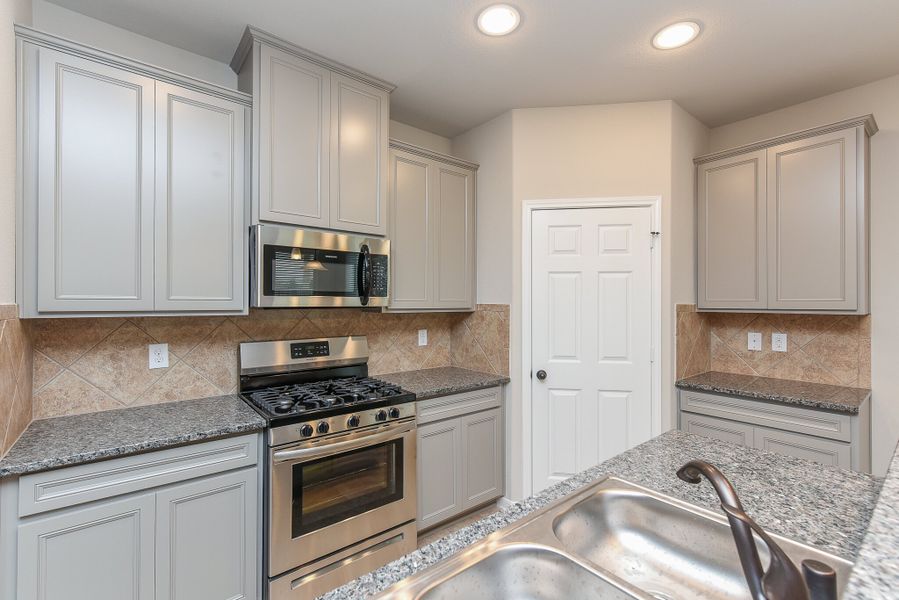 Representative furnished interior of a home built from the Floor Plan 2201 by Colina Homes in Grand Magnolia, Magnolia (Image 7).