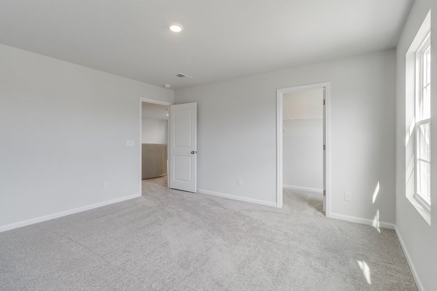 Spacious, unfurnished interior of a new home in Winston Point, Gilbert (Image 32).