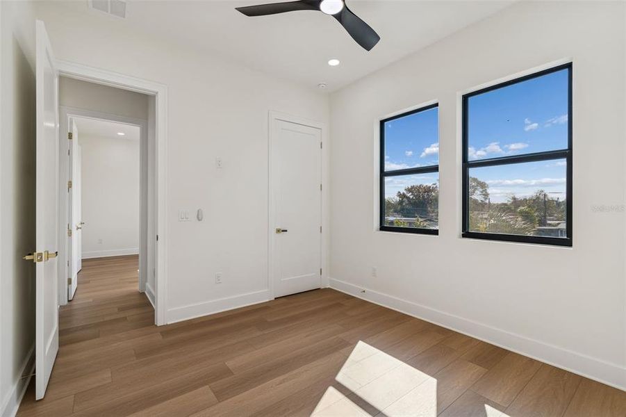 Spacious, unfurnished interior of a new home in , Tampa (Image 50).