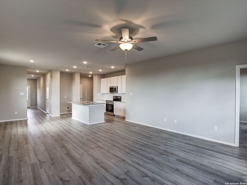 Spacious, unfurnished interior of a new home in Applewhite Meadows, San Antonio (Image 19).