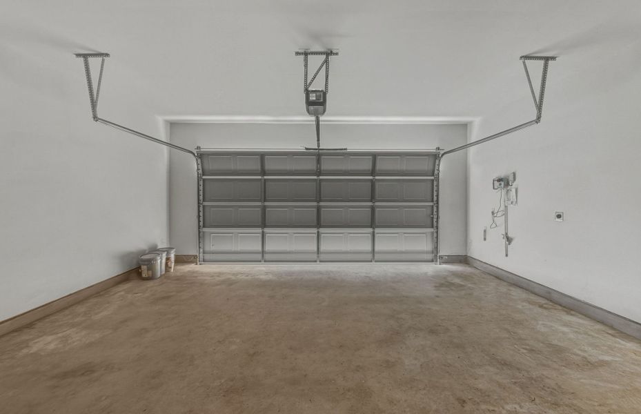 Spacious, unfurnished interior of a new home in Lagos, Manor (Image 31).