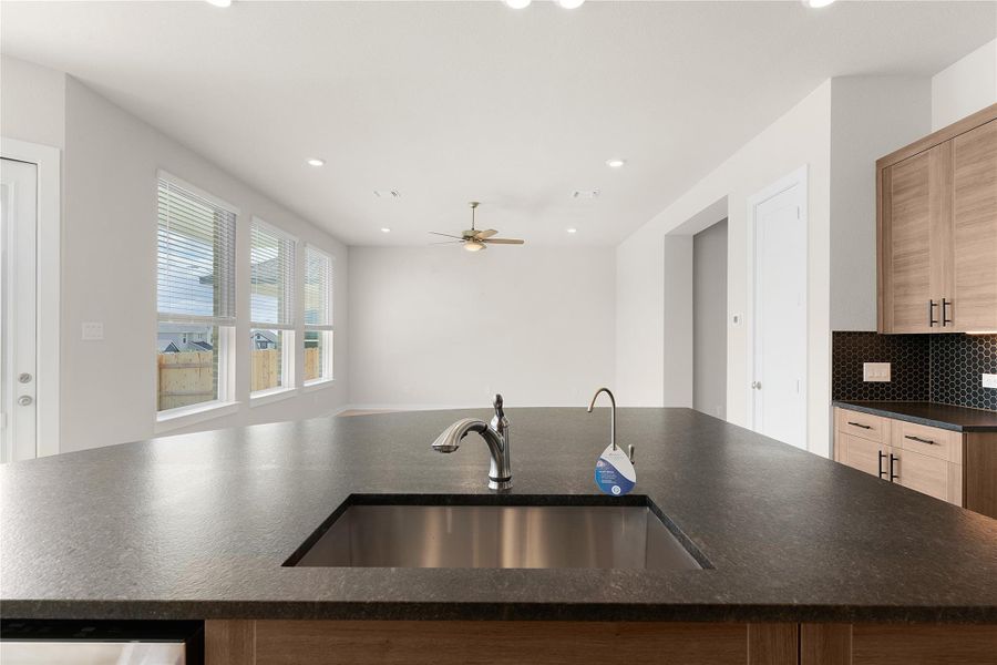 **PHOTO REPRESENTATIVE OF FLOORPLAN ONLY** **PHOTO REPRESENTATIVE OF FLOORPLAN ONLY**