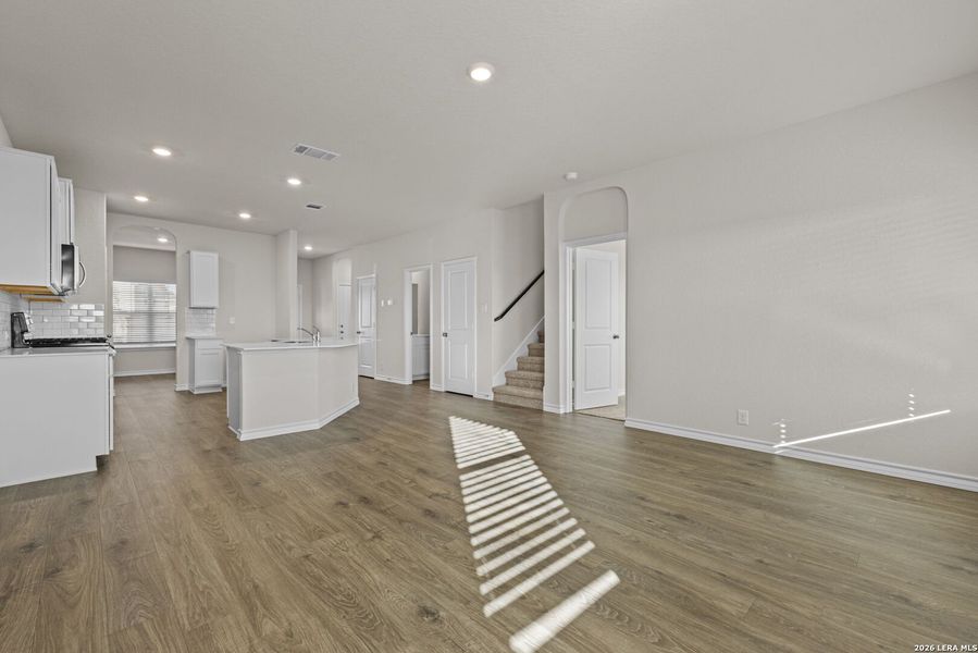 Spacious, unfurnished interior of a new home in Redbird Ranch, San Antonio (Image 19).