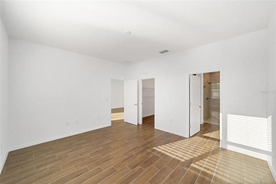 Spacious, unfurnished interior of a new home in , Ocala (Image 14).