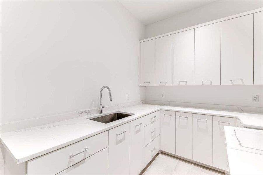 Furnished interior view inside a new home in , Dallas (Image 5).