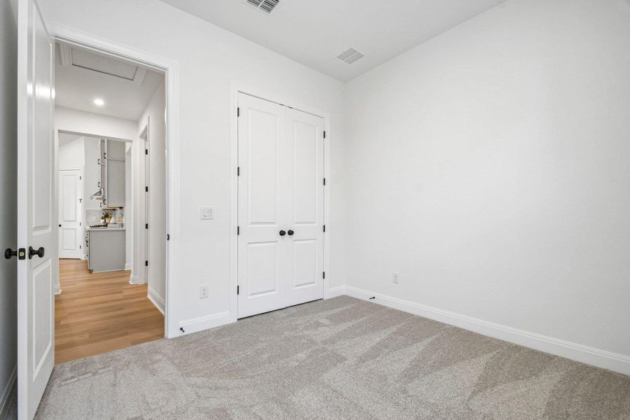 Spacious, unfurnished interior of a new home in Persimmon, Buda (Image 20). Spacious, unfurnished interior of a new home in Persimmon, Buda (Image 20).
