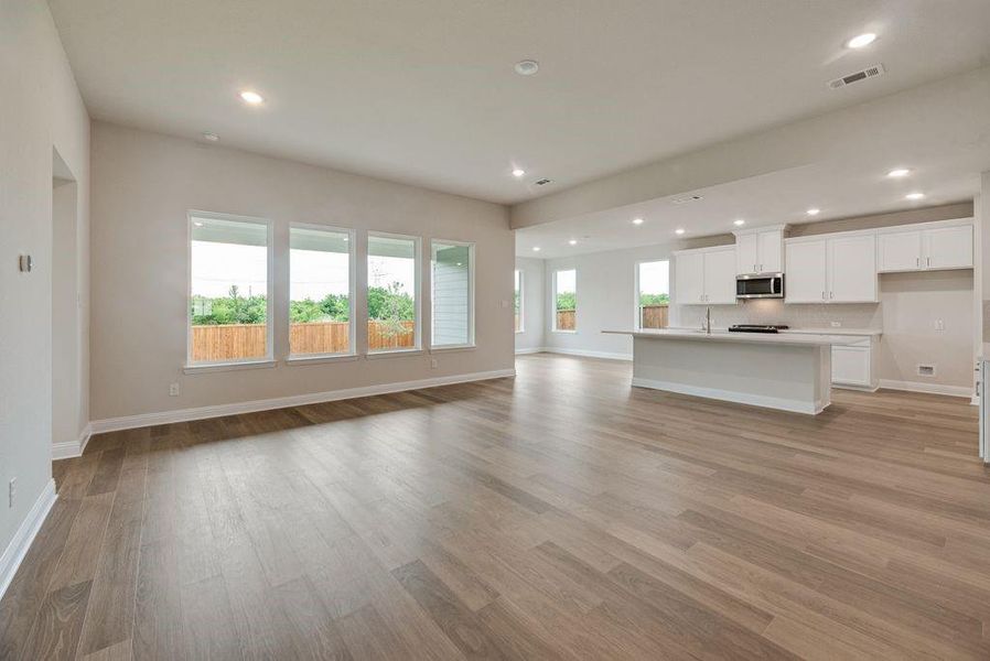 Spacious, unfurnished interior of a new home in Creekside of Crowley, Crowley (Image 32).