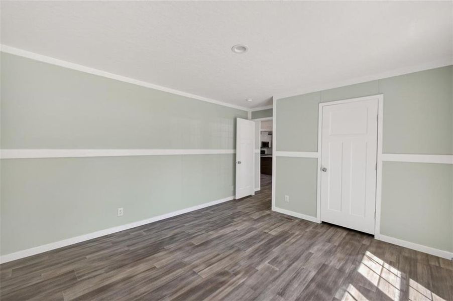 Spacious, unfurnished interior of a new home in , Oxford (Image 13).