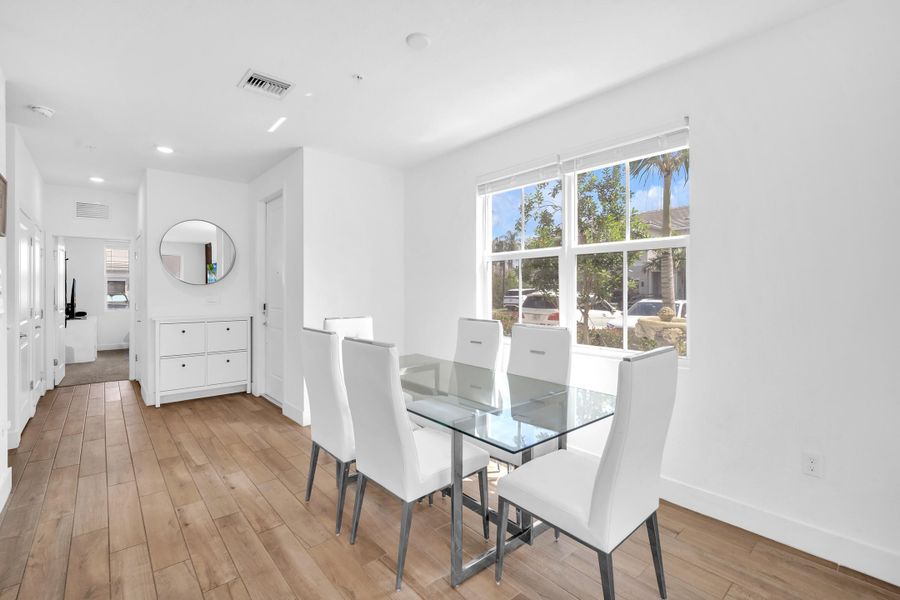 Dining Area Dining Area