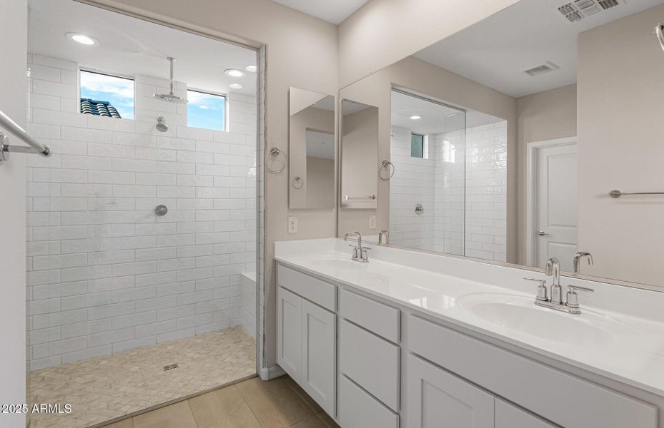 Owner's Bathroom Owner's Bathroom