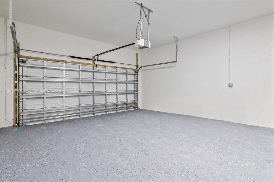 Spacious, unfurnished interior of a new home in , Fort Lauderdale (Image 17). Spacious, unfurnished interior of a new home in , Fort Lauderdale (Image 17).