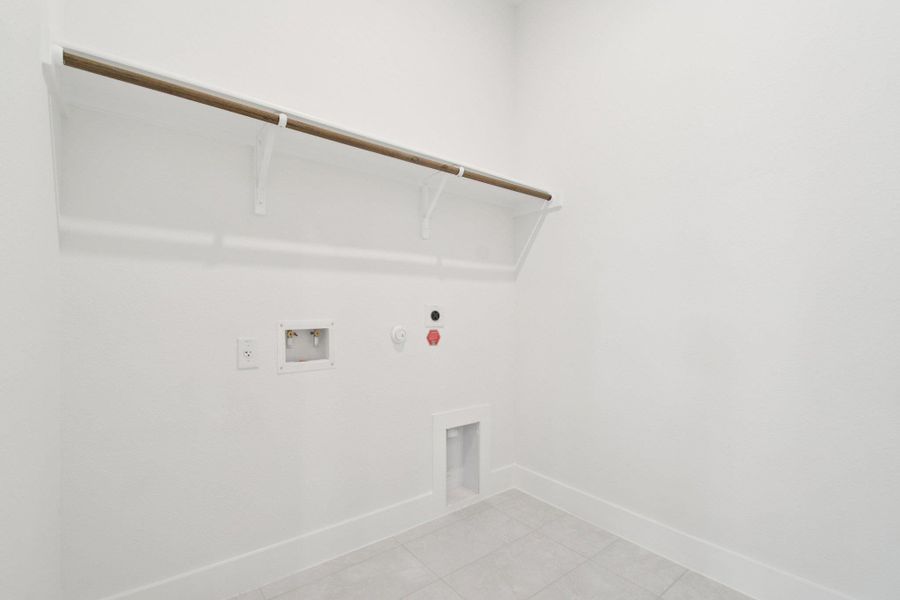 Spacious, unfurnished interior of a new home in Persimmon, Buda (Image 31).