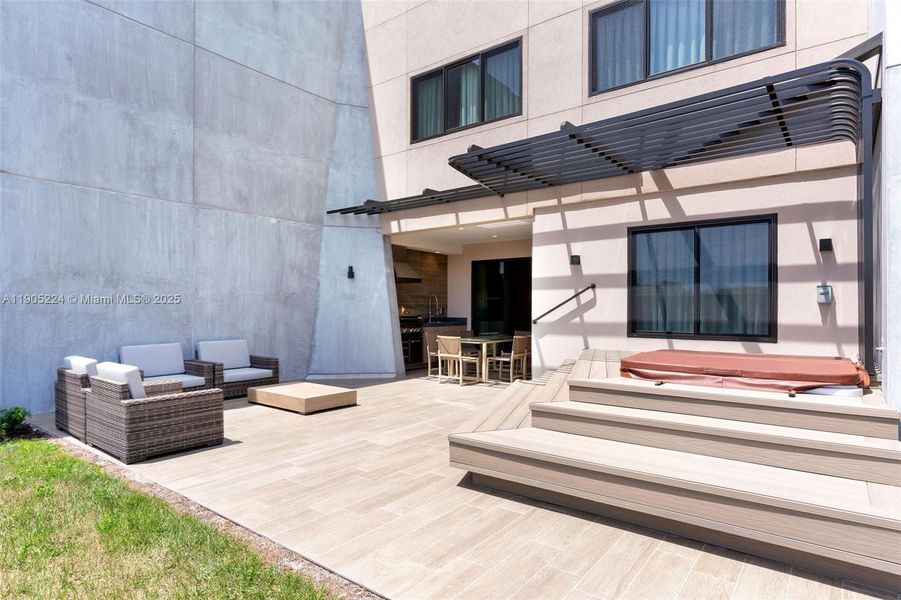 Exterior details and patio area of a home in , Kissimmee (Image 23).