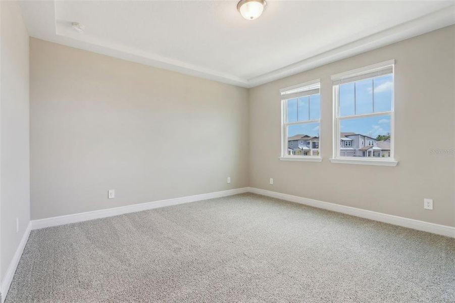 Spacious, unfurnished interior of a new home in Silverleaf Reserve Bungalows, Winter Garden (Image 11).