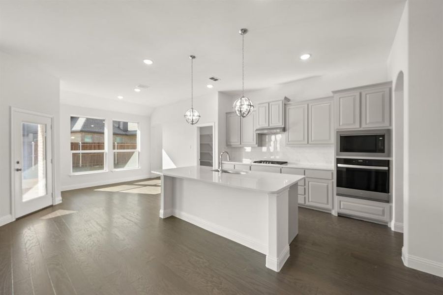 904 Meadowview- Kitchen-2 904 Meadowview- Kitchen-2