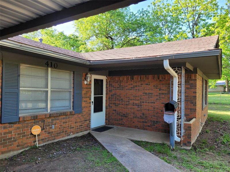 Exterior details and patio area of a home in , Paris (Image 21).