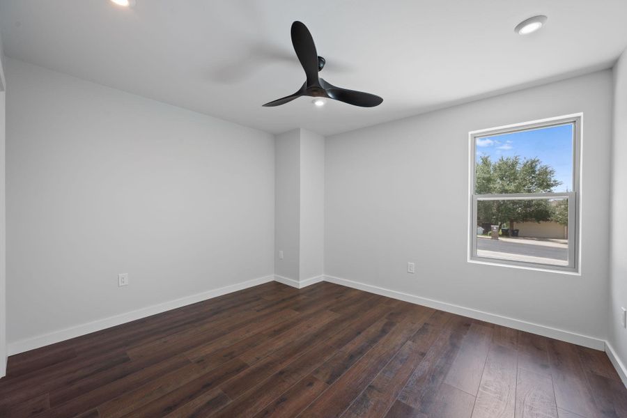 Spacious, unfurnished interior of a new home in , Burnet (Image 36).