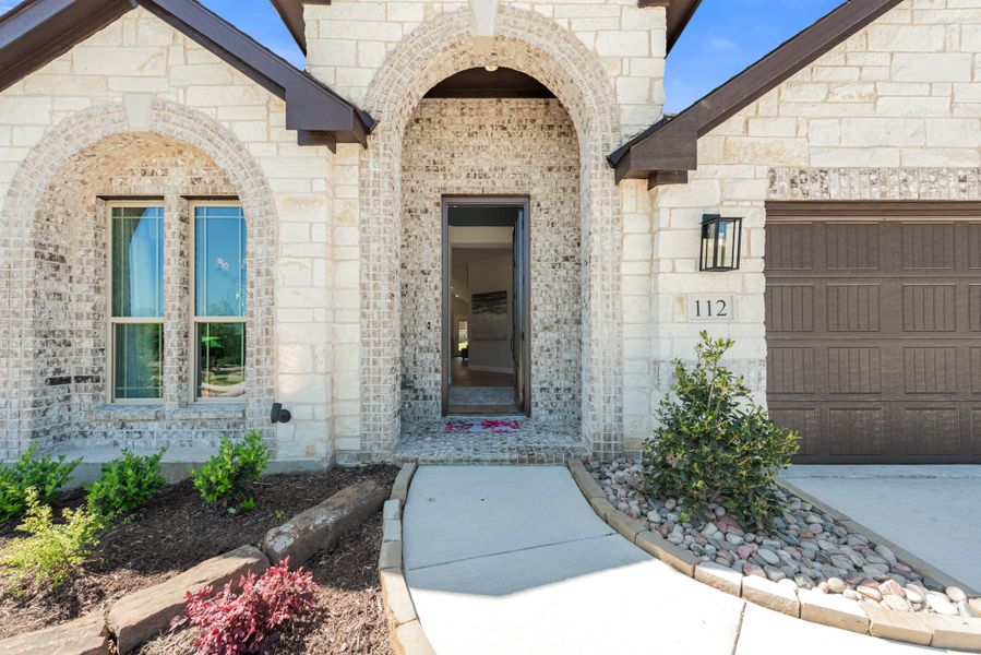 4br New Home in Glenn Heights, TX