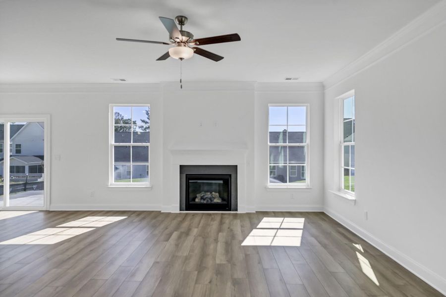 Spacious, unfurnished interior of a new home in Ashton Lakes, Lexington (Image 16).