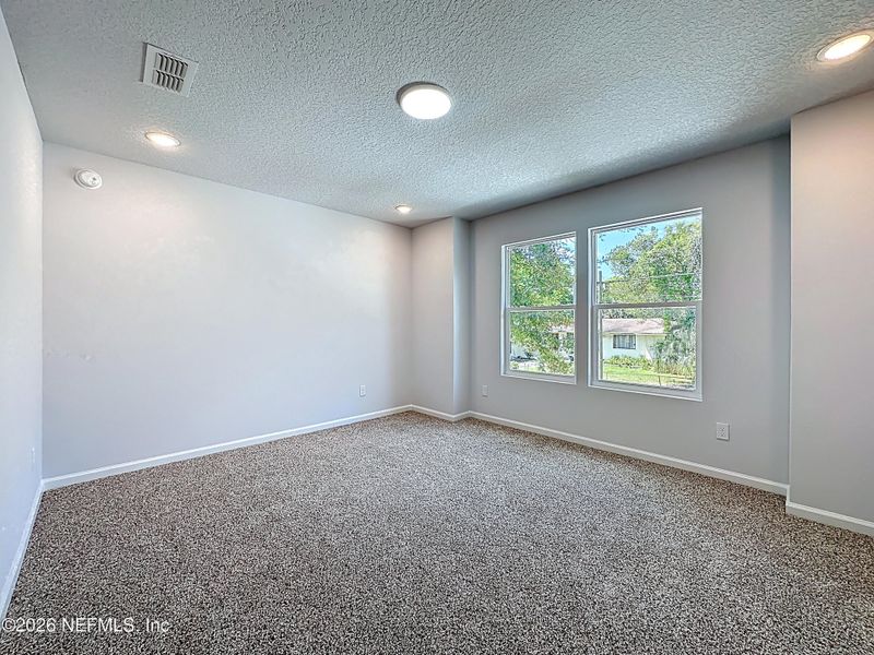 Spacious, unfurnished interior of a new home in , Jacksonville (Image 13).