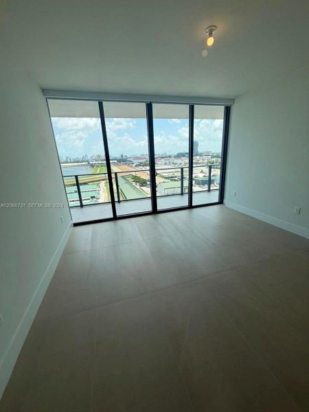 Spacious, unfurnished interior of a new home in , Hallandale Beach (Image 18).