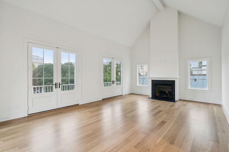 Spacious, unfurnished interior of a new home in , Charleston (Image 57).