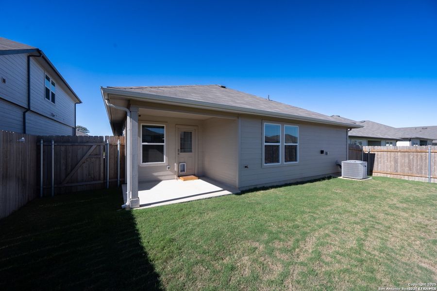 Exterior details and patio area of a home in , Seguin (Image 3).