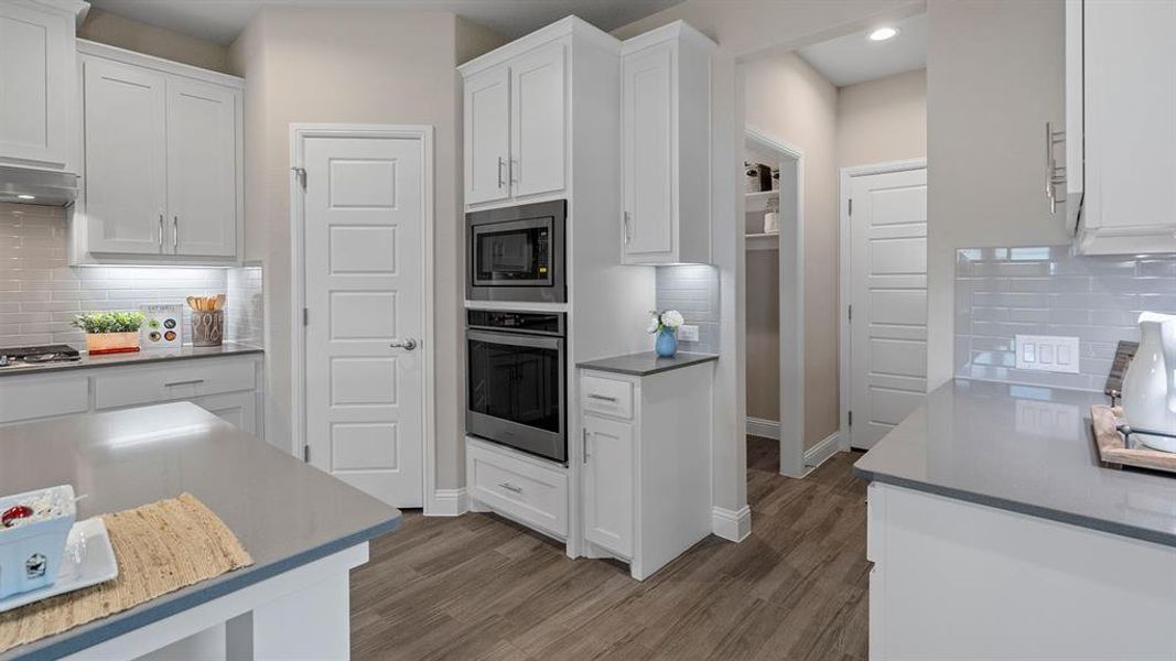 Furnished interior view inside a new home in Lakeview Pointe, Grand Prairie (Image 5). Furnished interior view inside a new home in Lakeview Pointe, Grand Prairie (Image 5).