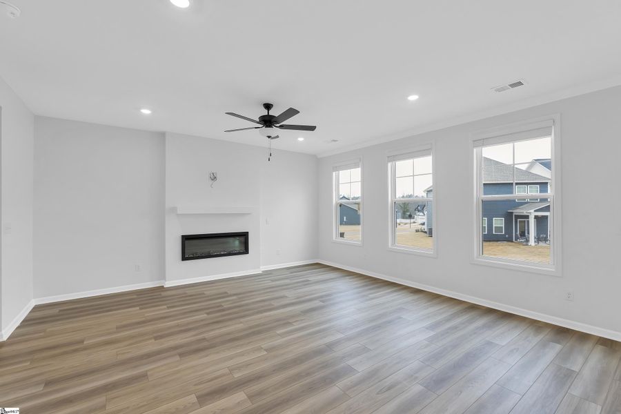 Spacious, unfurnished interior of a new home in Sedona, Greenville (Image 15).