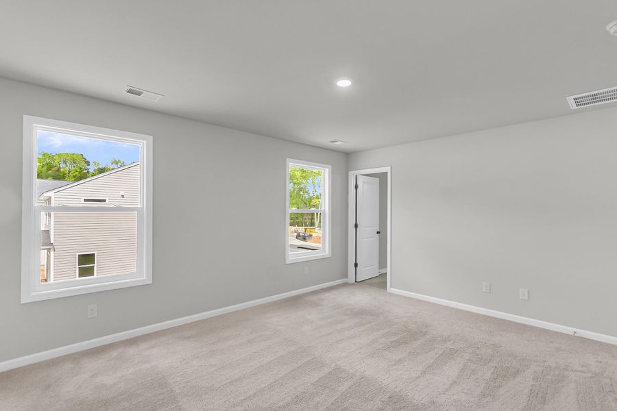 Spacious, unfurnished interior of a new home in Central Creek, Goose Creek (Image 30).