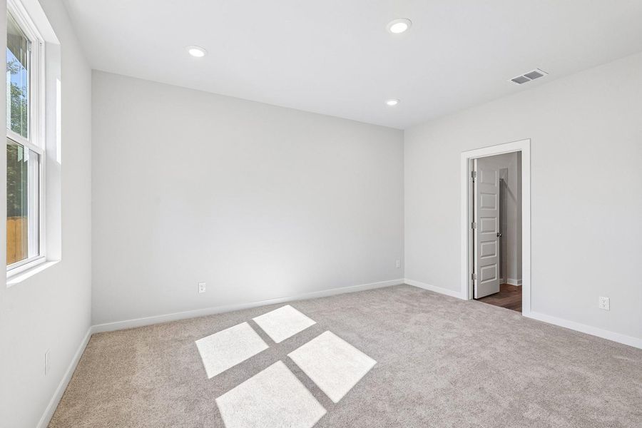 Spacious, unfurnished interior of a new home in Trinity Ranch, Elgin (Image 16).