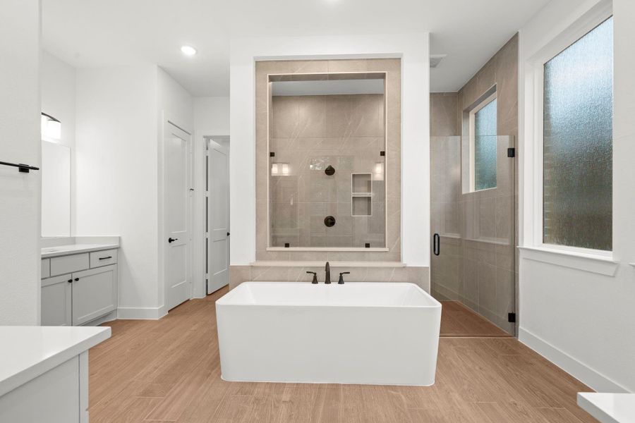 Furnished interior view inside a new home in Evergreen, Conroe (Image 13).