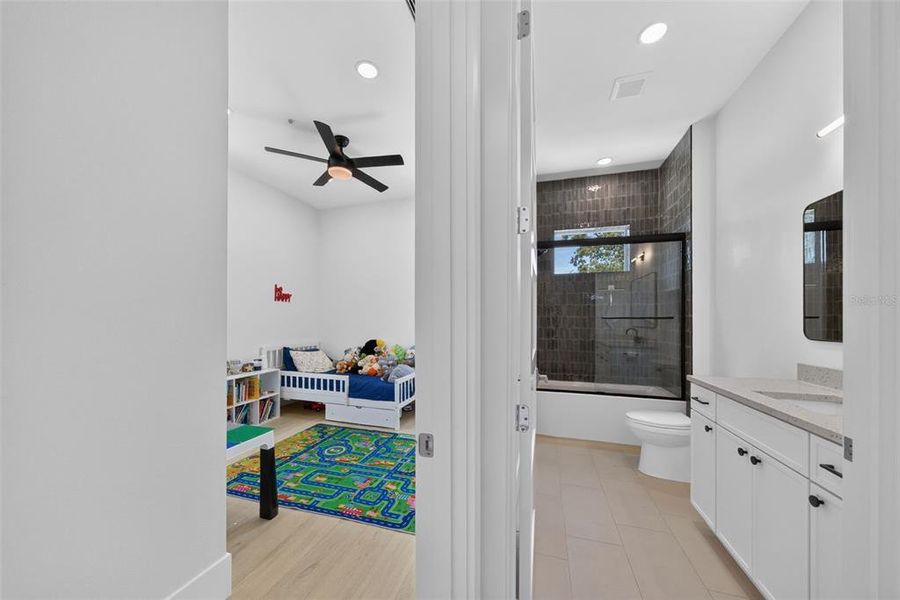 Furnished interior view inside a new home in , Sarasota (Image 66).