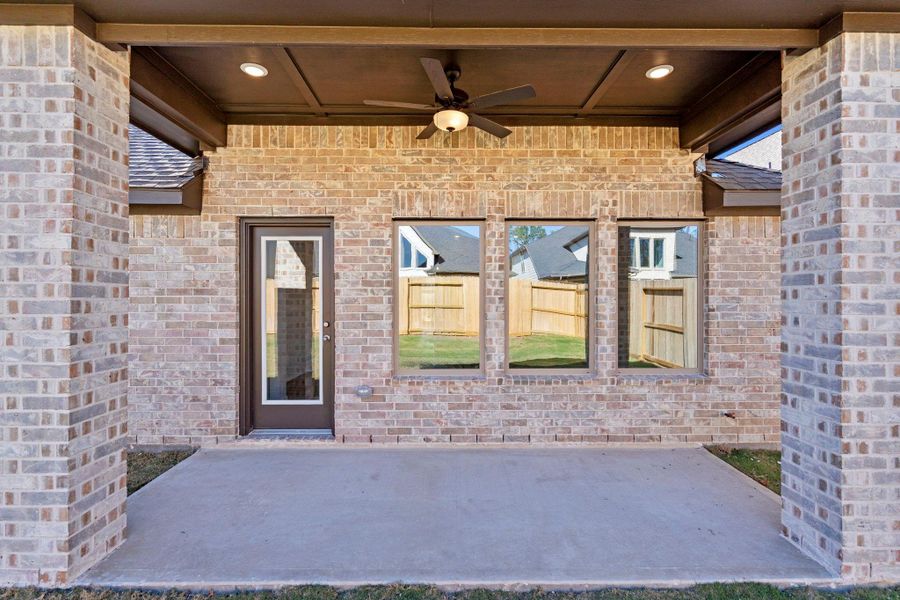 Exterior details and patio area of a home in The Highlands 45', Porter (Image 4).