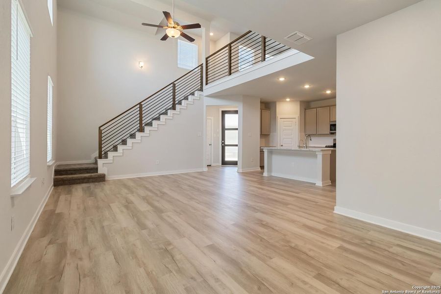 Spacious, unfurnished interior of a new home in Timber Creek, San Antonio (Image 11).