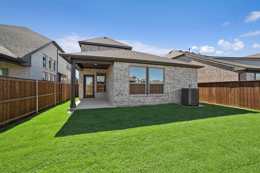 Exterior details and patio area of a home in Creekshaw – Gardens, Royse City (Image 3).