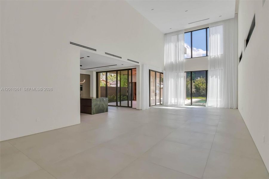 Spacious, unfurnished interior of a new home in , Miami (Image 45).