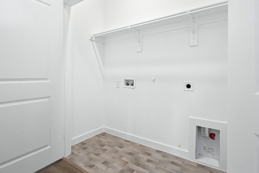 Spacious, unfurnished interior of a new home in Cottonwood Creek, Rowlett (Image 41). Spacious, unfurnished interior of a new home in Cottonwood Creek, Rowlett (Image 41).