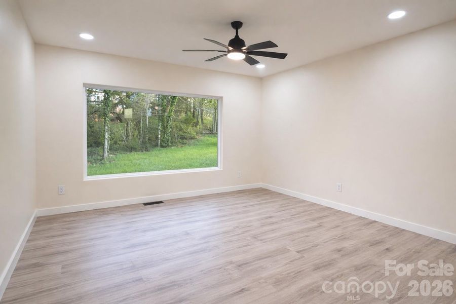 Spacious, unfurnished interior of a new home in , Hickory (Image 16).