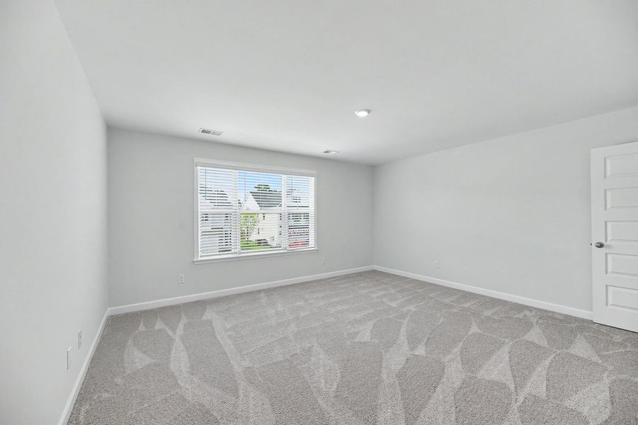 Spacious, unfurnished interior of a new home in Six Oaks, Summerville (Image 20).