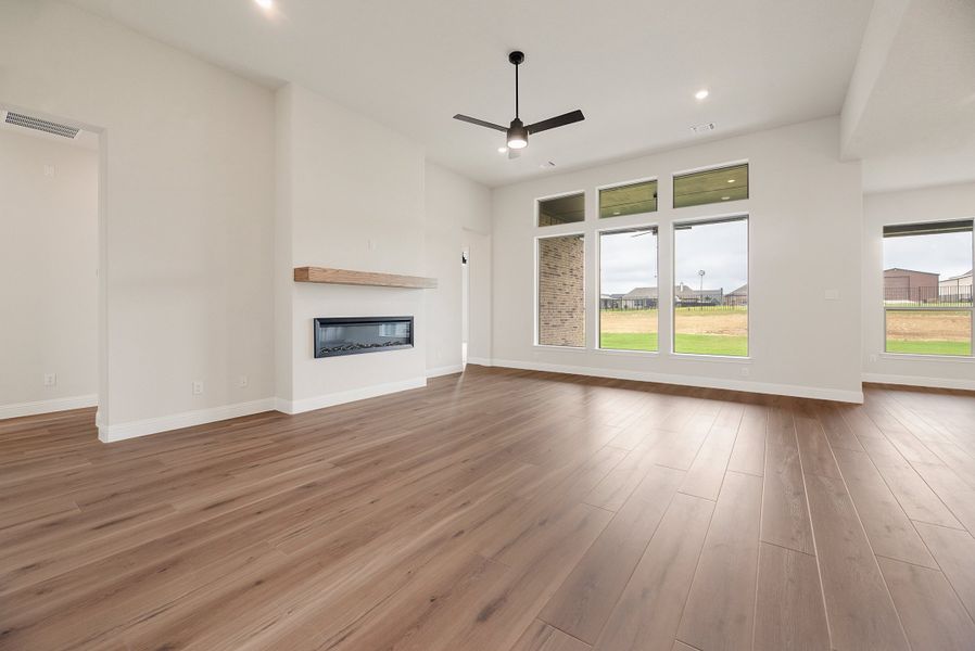 Spacious, unfurnished interior of a new home in Paloma Ranch, New Fairview (Image 12).