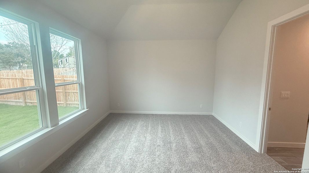 Spacious, unfurnished interior of a new home in Weston Oaks, San Antonio (Image 12).