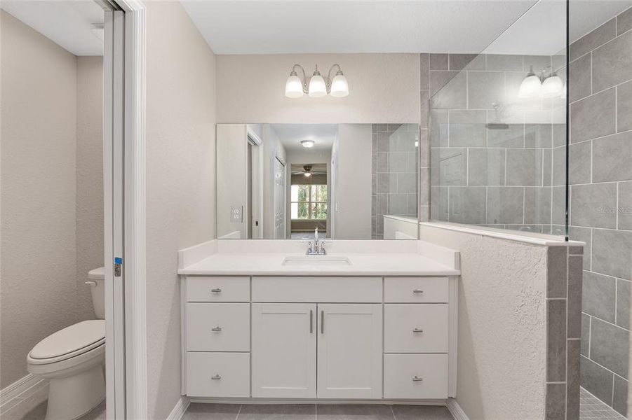 Furnished interior view inside a new home in , Dunnellon (Image 9).