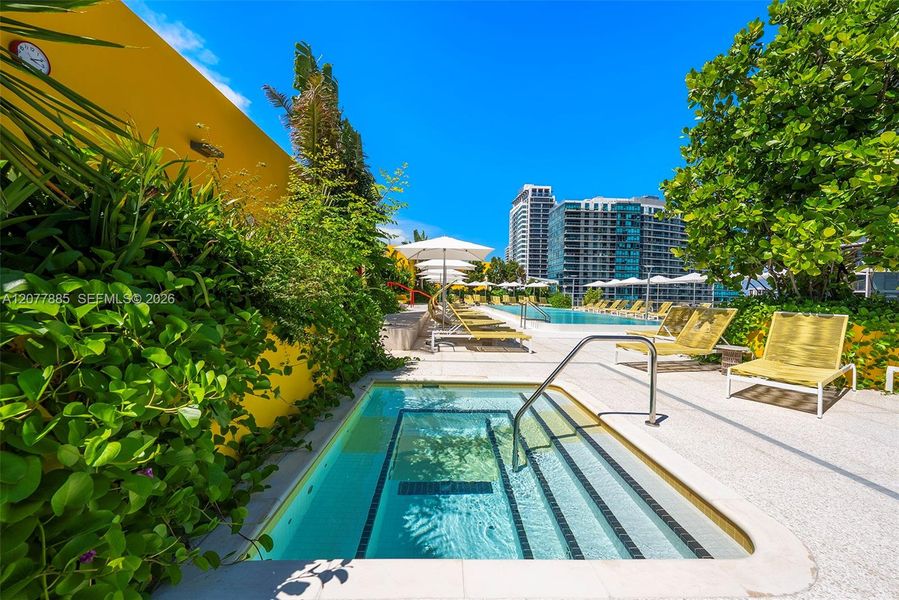Condo located in Miami, FL showcasing its design and architecture (Image 16).