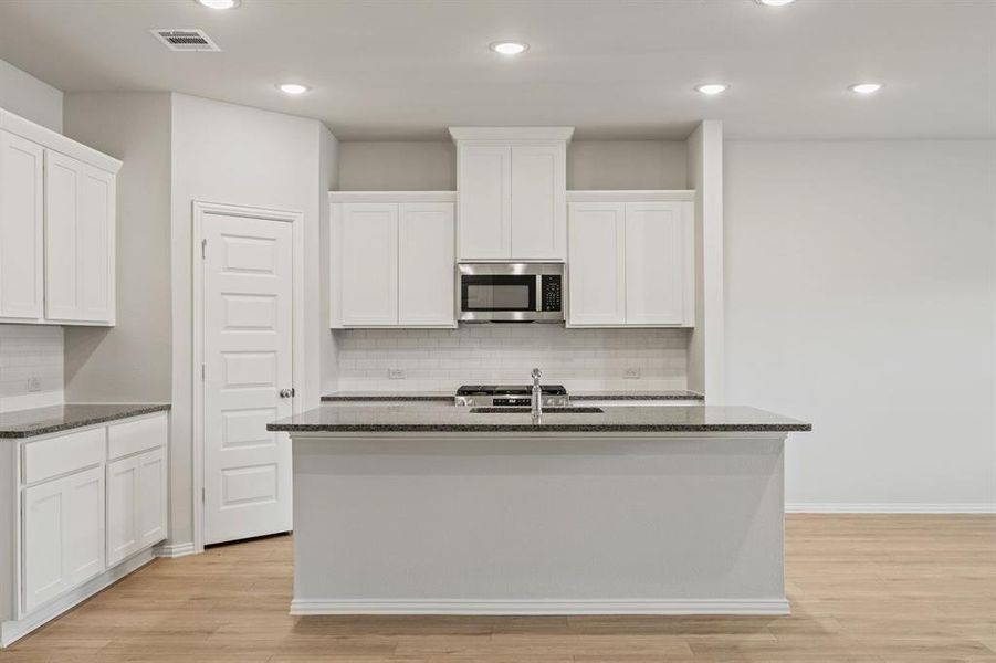 5-web-or-mls-3301-royal-frst-dr