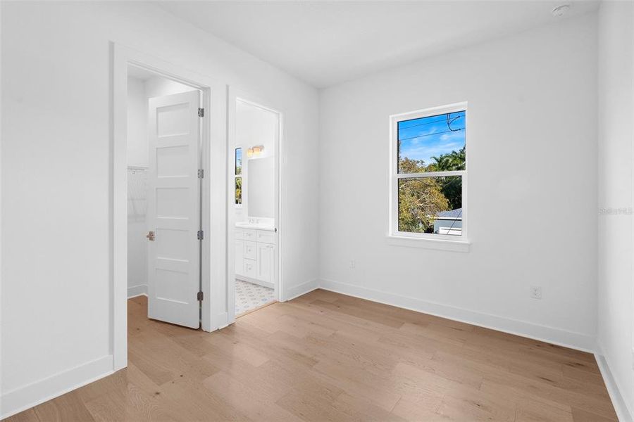 Spacious, unfurnished interior of a new home in , Tampa (Image 21).