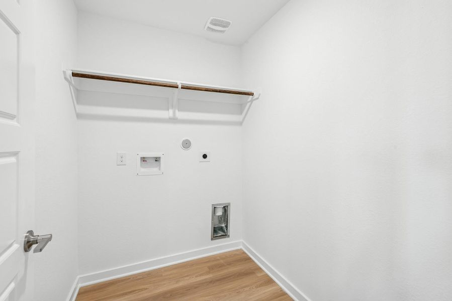 Spacious, unfurnished interior of a new home in Summerview, Fulshear (Image 20). Spacious, unfurnished interior of a new home in Summerview, Fulshear (Image 20).